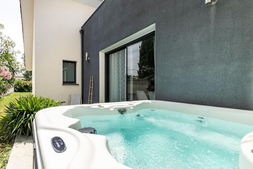 Villa Des Rives Du Tarn Avec Jacuzzi Montans Eksteriør billede